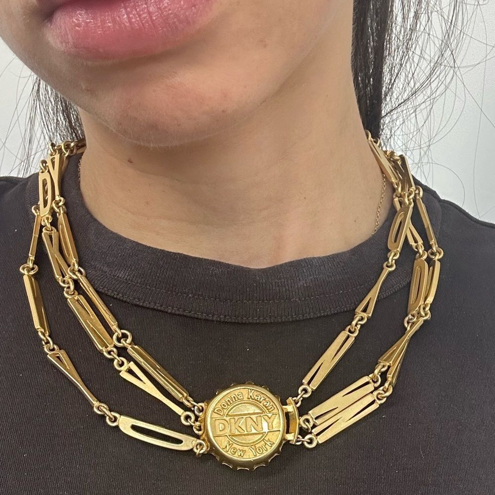 Vintage DKNY 80’s RARE Bottle Cap Layered Necklace Gold Tone - Picture 3 of 13